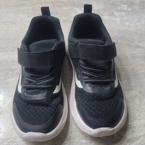 #618 Black Toddler sz 9 Running Shoes